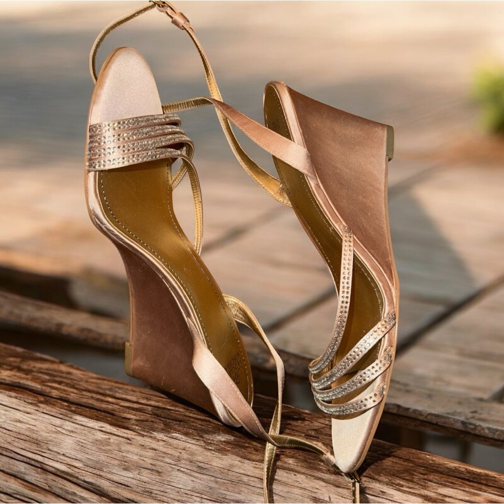Badgley Mischka Metallic Rose Gold Wedge Sandals Size‎ 10
